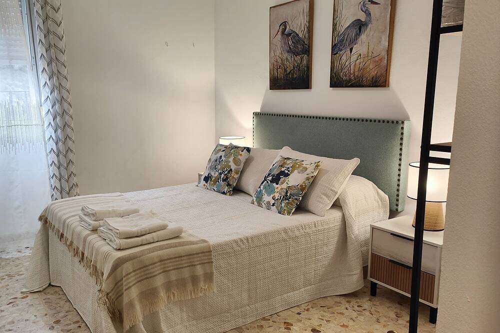 Entire apartment, La Sima Rural Tourist Housing in Villaluenga del Rosario, White Villages