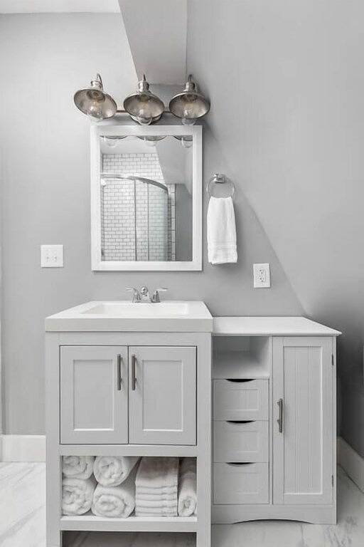 Modern Carriage Home Minutes from Indy Attractions in North Indianapolis, Indianapolis