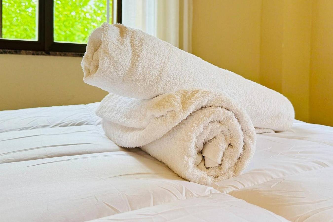 Room 'Habitación Doble Con Balcon' with Shared Terrace, Wi-Fi and Air Conditioning in Guadarrama, Madrid Province