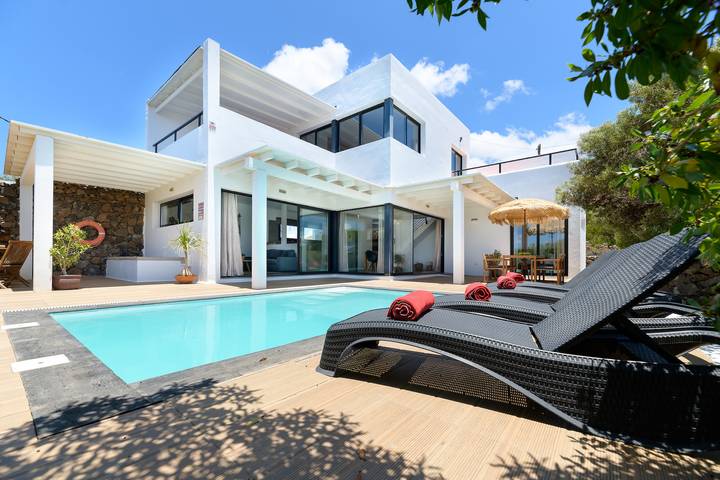 Ferienhaus für 4 Personen, mit Balkon und Terrasse sowie Garten und Pool in Conil (Lanzarote)