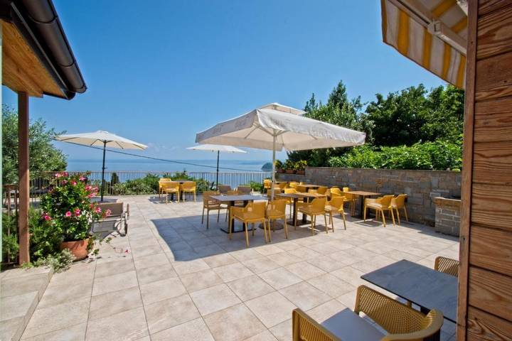 BnB für 2 Personen, mit Terrasse und Garten sowie Ausblick in Portoroz