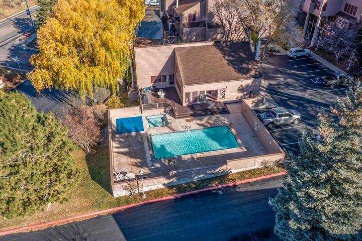 Apartamento para 4 personas, con piscina y sauna además de balcón y jacuzzi en Durango (Colorado)