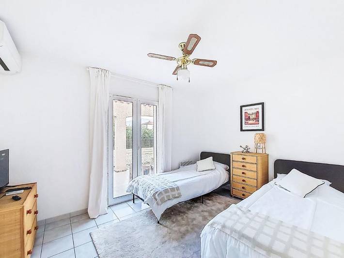 Location de vacances pour 8 personnes, avec piscine ainsi que terrasse et jardin à Brouilla - 3