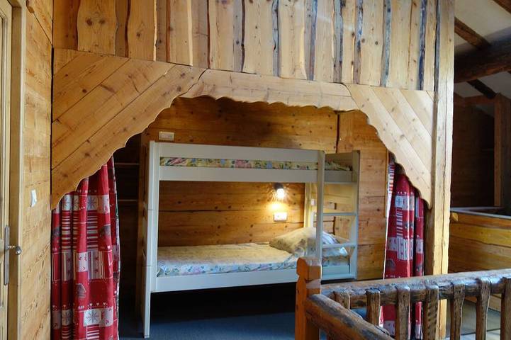 Gîte pour 10 personnes, avec jardin à Ayguatébia-Talau - 4