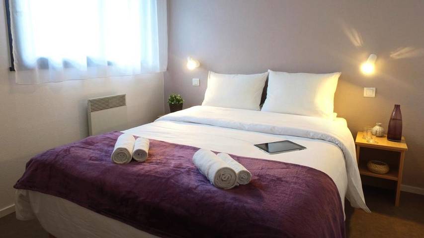 Parc de vacances pour 6 personnes, avec piscine et jardin, animaux acceptés en Auvergne - 3