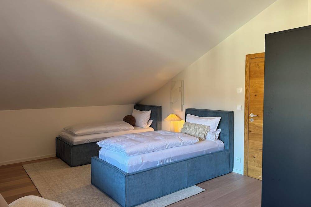 Ferienhaus Allgäu: Wohnküche, Kamin, 4 Schlafzimmer, 3 Bäder, Terrasse & Hottub in Oberstdorf, Bayerisch Schwaben