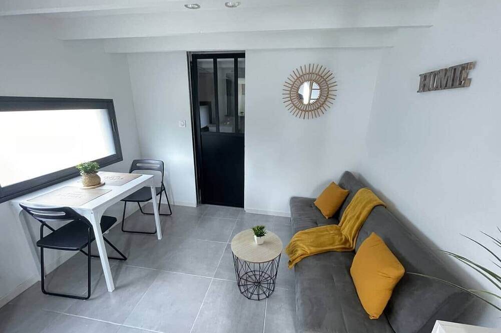 Entire apartment, Cosy downtown studio - ideal location in Challans, Loire Valley