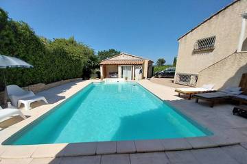 Gîte pour 8 personnes, avec jardin à Saint-Estève-Janson