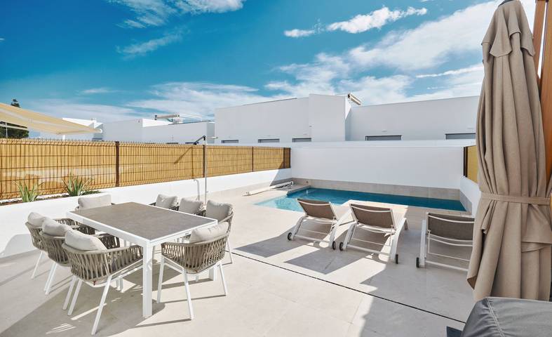 Casa rural para 6 personas, con Balcón además de Terraza y Jardín en Los Alcázares