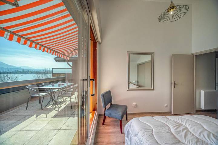 Gîte pour 4 personnes, avec vue ainsi que terrasse et vue sur le lac à Le Bourget-du-Lac - 4