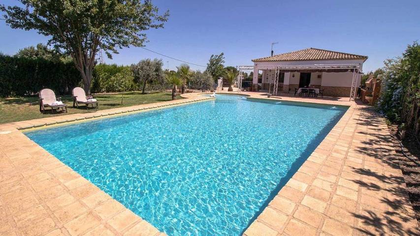 Casa rural para 6 personas, con jardín y piscina, Se admiten mascotas en Marchena - 3