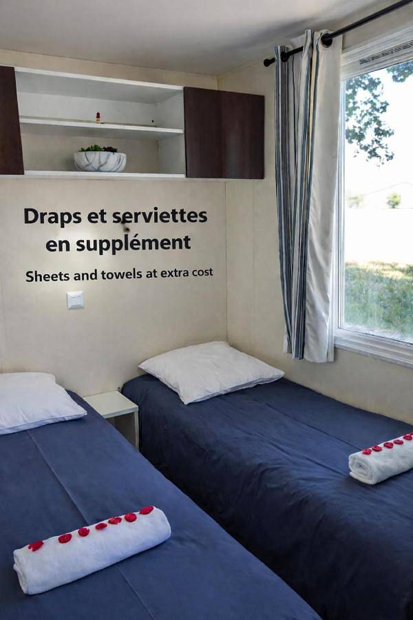 Bateau pour 6 personnes, avec bassin pour enfant et piscine ainsi que jacuzzi et balcon, adapté aux familles dans Côte-d'Or - 4