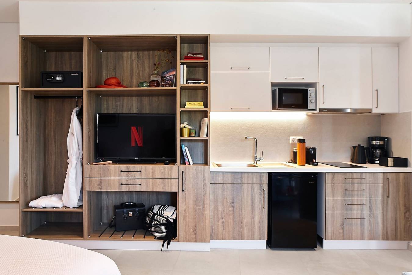 Entire apartment, Luxury Residence with Sea and Pool View in Cyclades