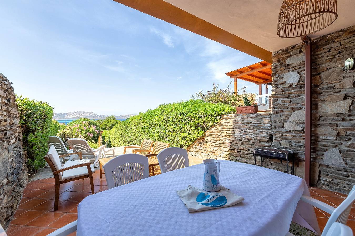 Casa Vacanze 'I Lentischi C11' con vista mare, terrazza privata e aria condizionata in Stintino, Nurra