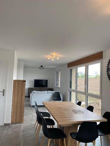 Location de vacances pour 6 personnes, avec jardin à Baguer-Pican - 2