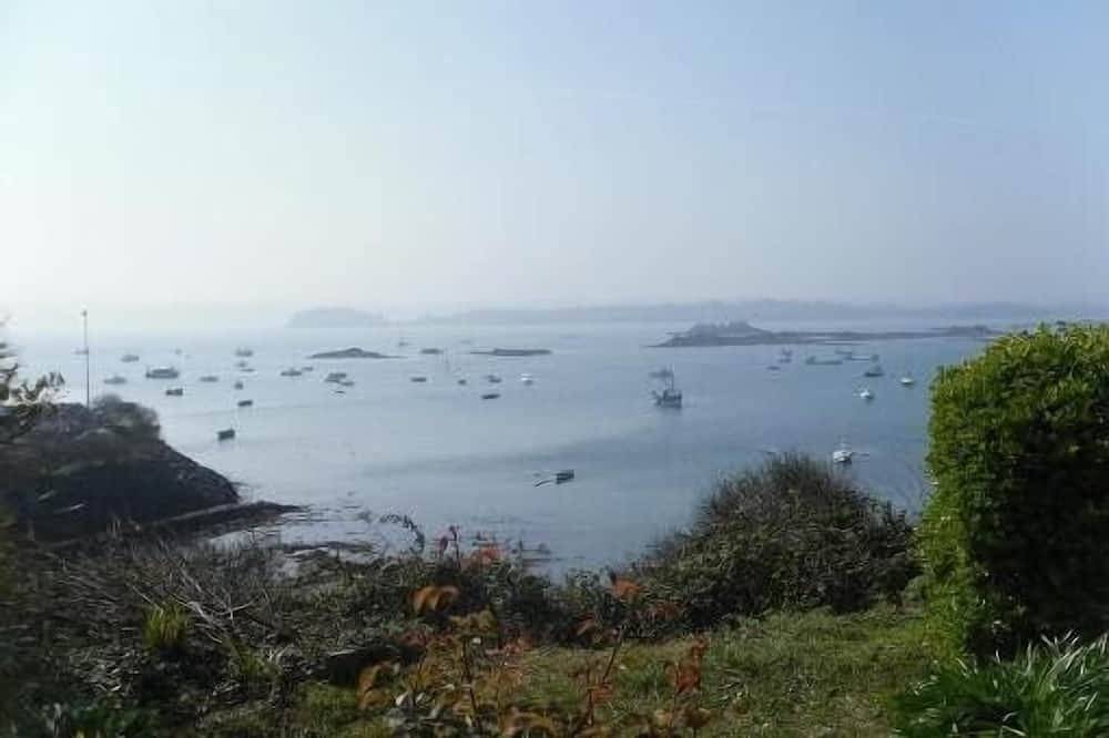 Typical Icelandese fisherman's house in Ploubazlanec, Côte de Goëlo