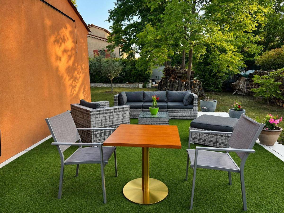 Appartement entier, Appartement situé dans une propriété privée avec terrasse équipée avec plancha proche du lac de saint Cassien in Montauroux, Côte méditerranéenne (France)