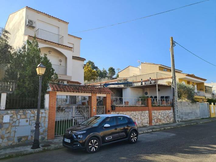 Chalet para 11 personas, con vistas además de terraza y piscina, Se admiten mascotas en Canal de Navarrés - 2