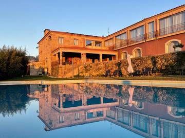 Maison de campagne pour 3 personnes, avec jardin ainsi que vue et piscine dans Alpendurada