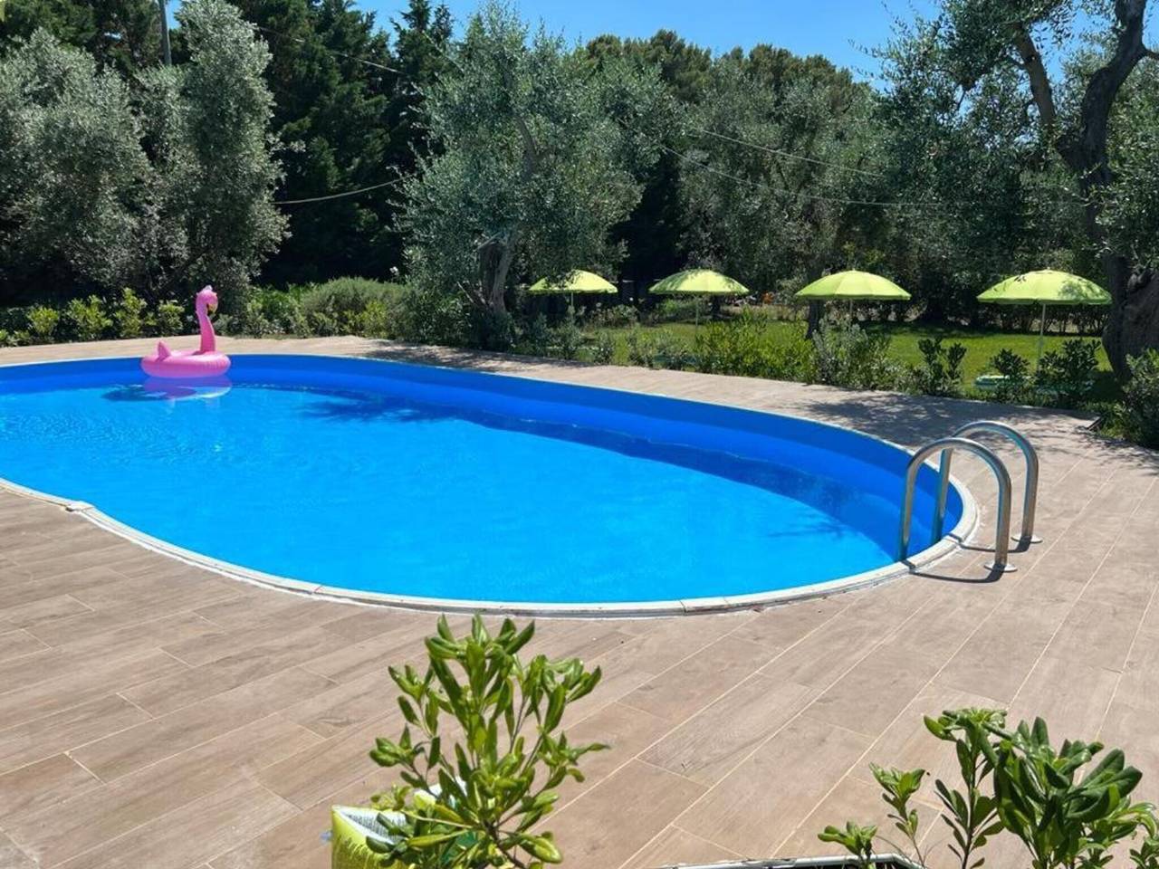 Apartamento entero, Apartamento 'Quadrupla - Villa Terra Nostra' con piscina compartida, Wi-Fi y aire acondicionado in Vieste, Gargano