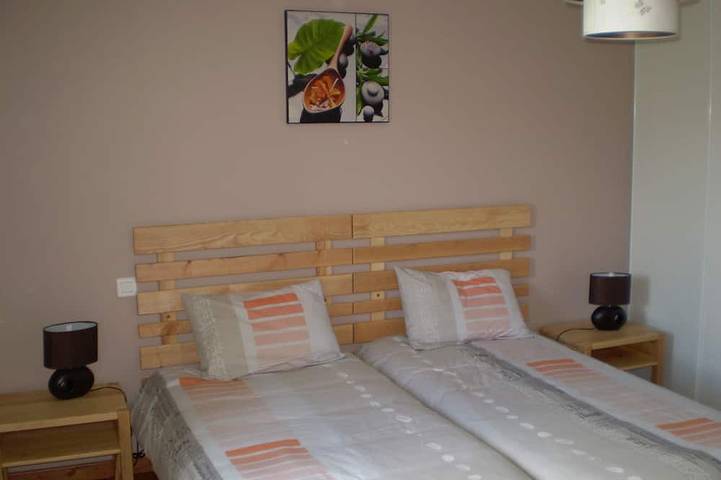 Gîte pour 9 personnes, avec jardin et terrasse à Sévérac-l'Église - 2