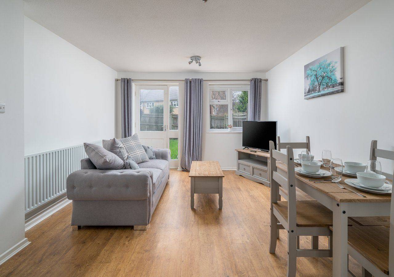 Ganze Ferienwohnung, 1 Bedroom w/ Garden & Parking Near Gatwick Airport in Crawley, West Sussex