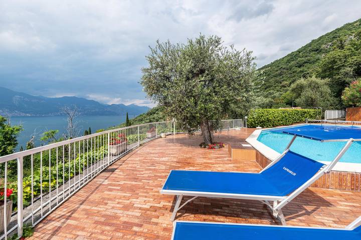 Ferienwohnung für 4 Personen, mit Garten und Seeblick in Torri del Benaco