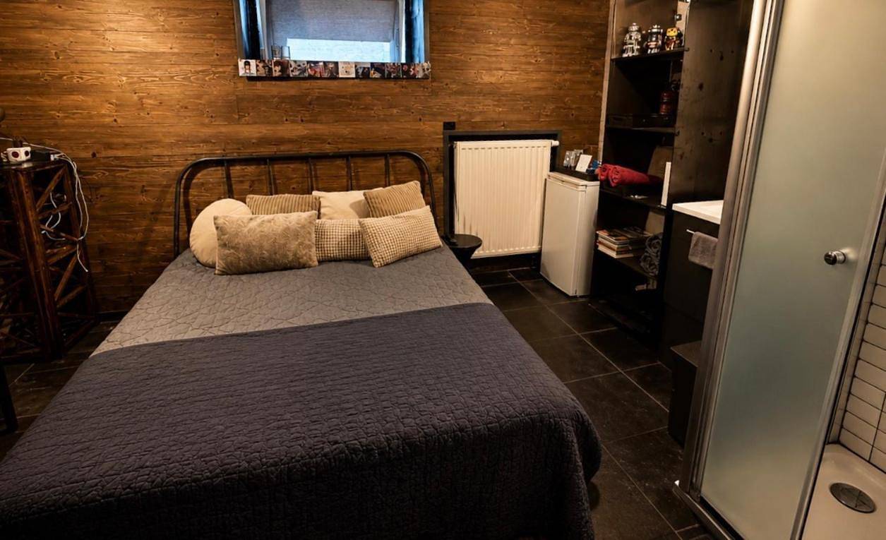 Les chambres atypiques de Nico Bush - Parking sécurisé vélos in Tournai, Hainaut