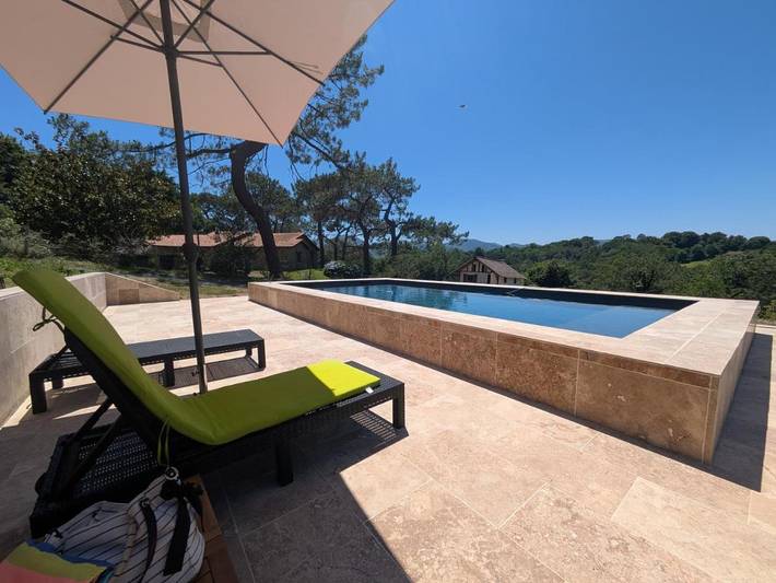 Gîte pour 2 personnes, avec piscine et terrasse ainsi que vue et jardin à Ascain - 4