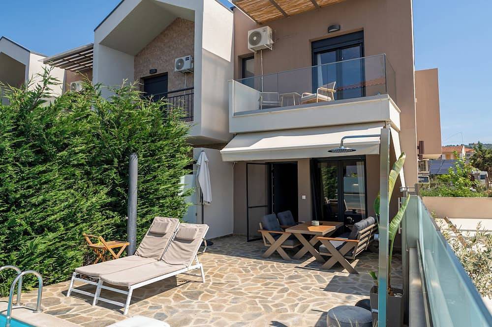 Sithoniars Luxury Two Floor Maisonette with private Pool & Garden in Nikiti, Sitonia Schiereiland