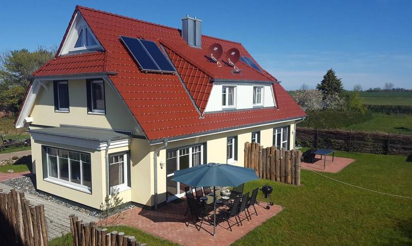 Ferienhaus für 8 Personen, mit Garten und Seeblick sowie Sauna in Breege