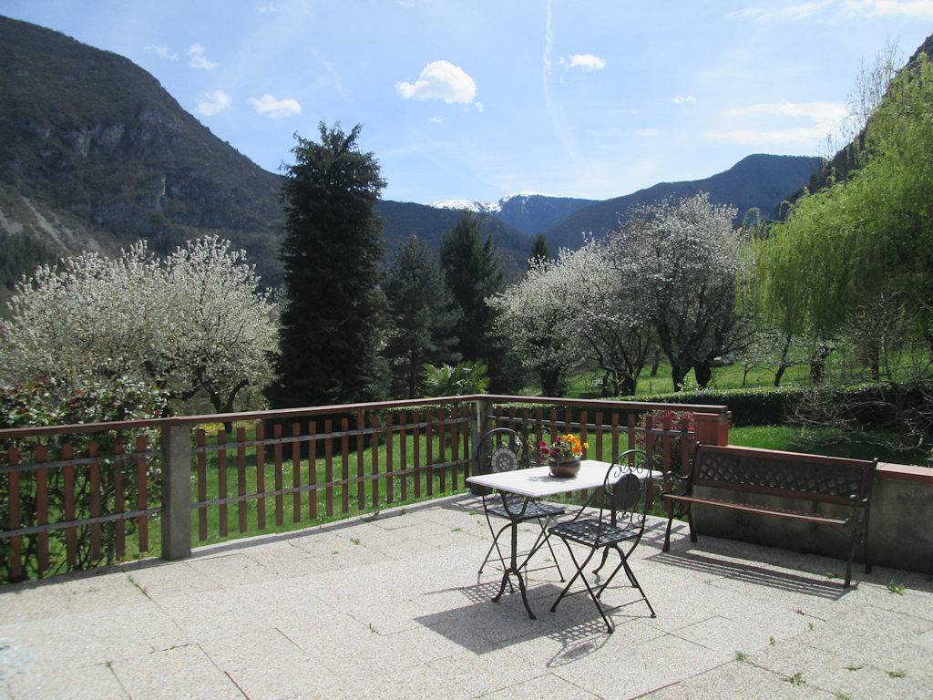 Gîte 85 m² avec terrasse 50 m² vue panoramique, 3 chambres in Alliat, Parc naturel régional des Pyrénées ariégeoises