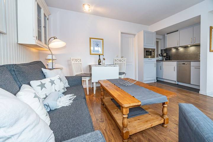 Ganze Wohnung, 2 -Zimmer-Ferienwohnung in Westerland - nur 400 Meter zum Strand. in Westerland, Sylt (Gemeinde)