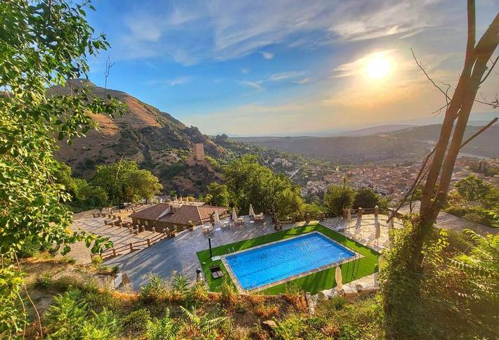 Apartamento para 4 personas, con Terraza además de Jardín y Piscina en Cazorla