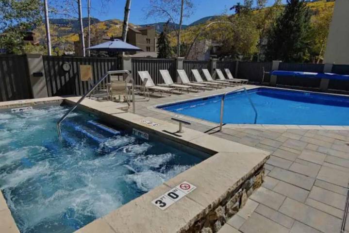 Vakantiewoning voor 6 personen, with terras and whirlpool as well as zwembad in Vail