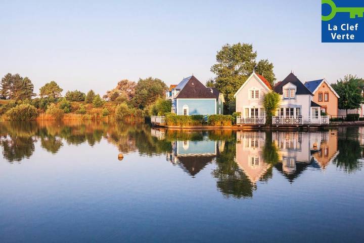 Location de vacances pour 12 personnes, avec Terrasse ainsi que Jardin et Piscine dans Golf De Belle Dune