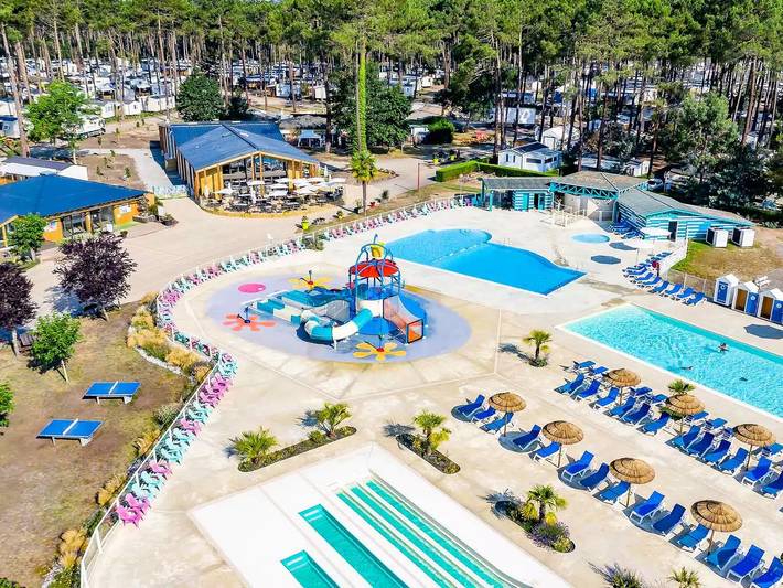 Camping pour 6 personnes, avec Terrasse et Piscine à Saint-Julien-en-Born