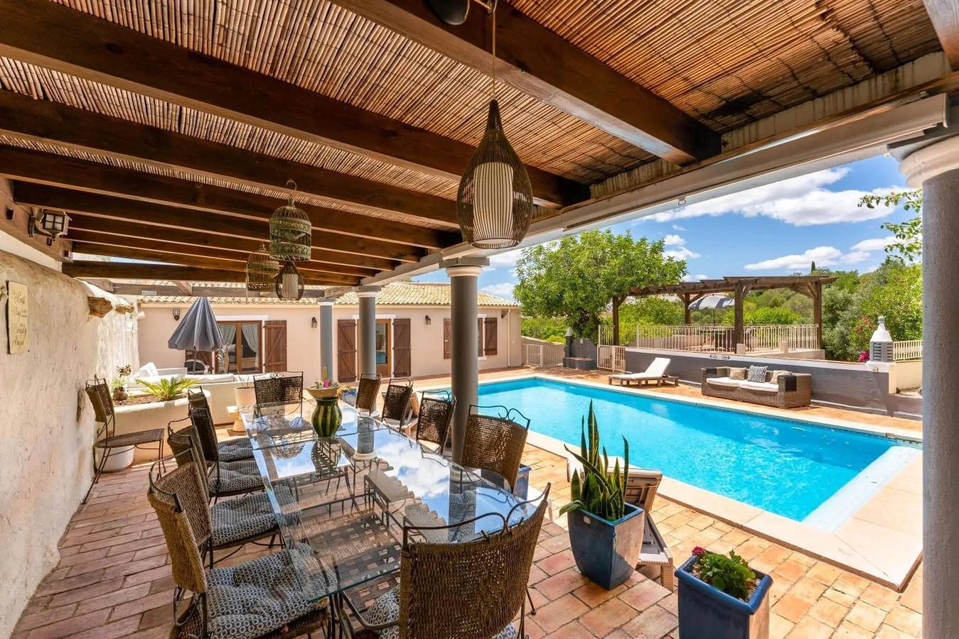 Habitación 'The Courtyard' con piscina compartida, jardín compartido y Wi-Fi in Almancil, Distrito de Faro