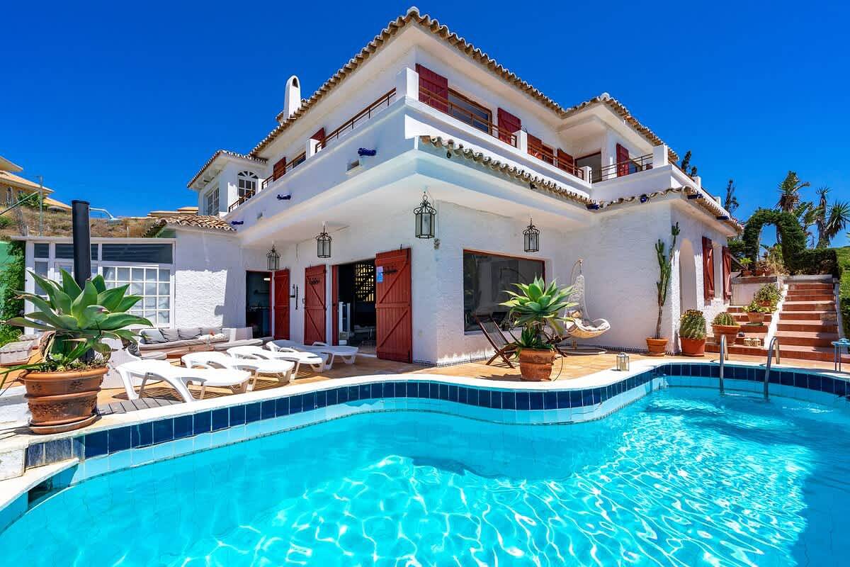 Stunning Beachclose Villa by Costarentals in Fuengirola, Costa del Sol