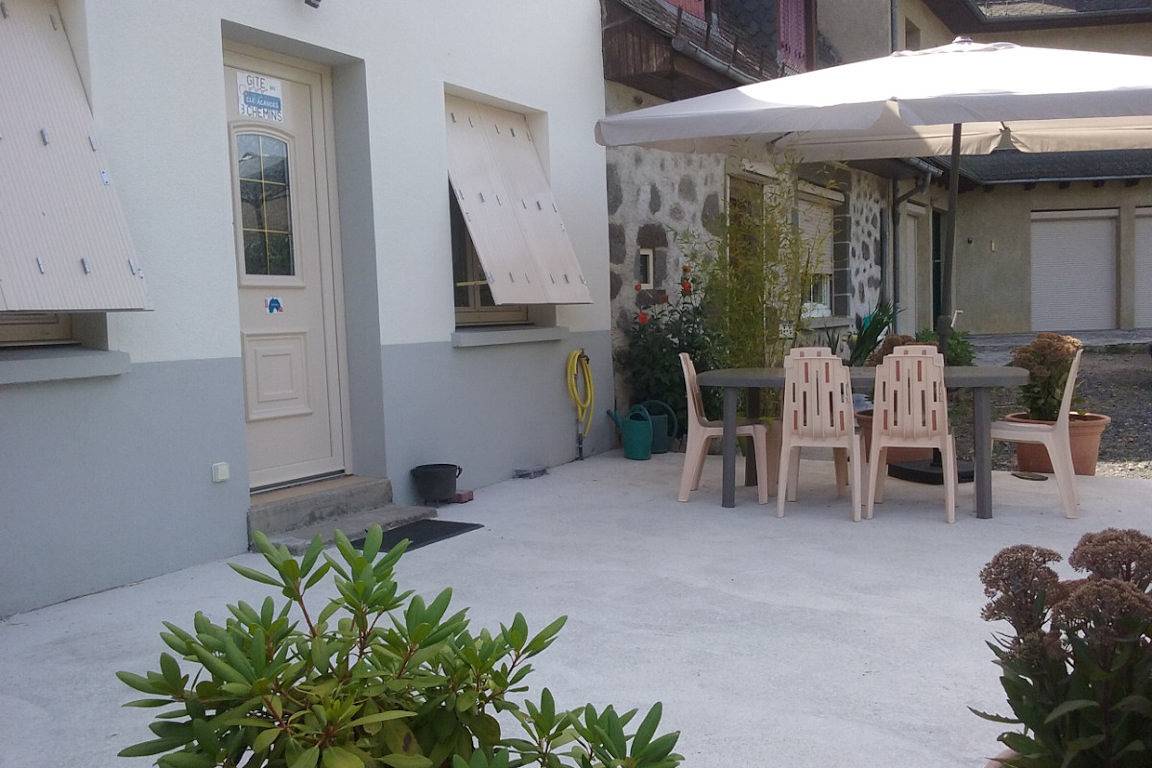 Bienvenue au Gîte Les 3 Chemins à Vic-sur-Cère ! in Vic-sur-Cère, Région d'Aurillac