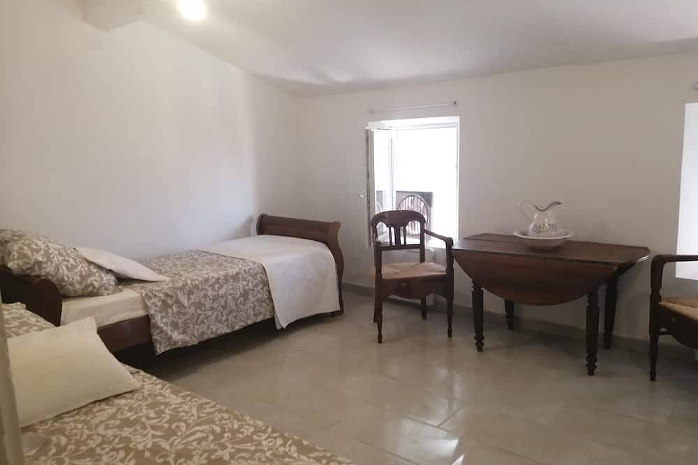 Village house in Carqueiranne, Toulon regio