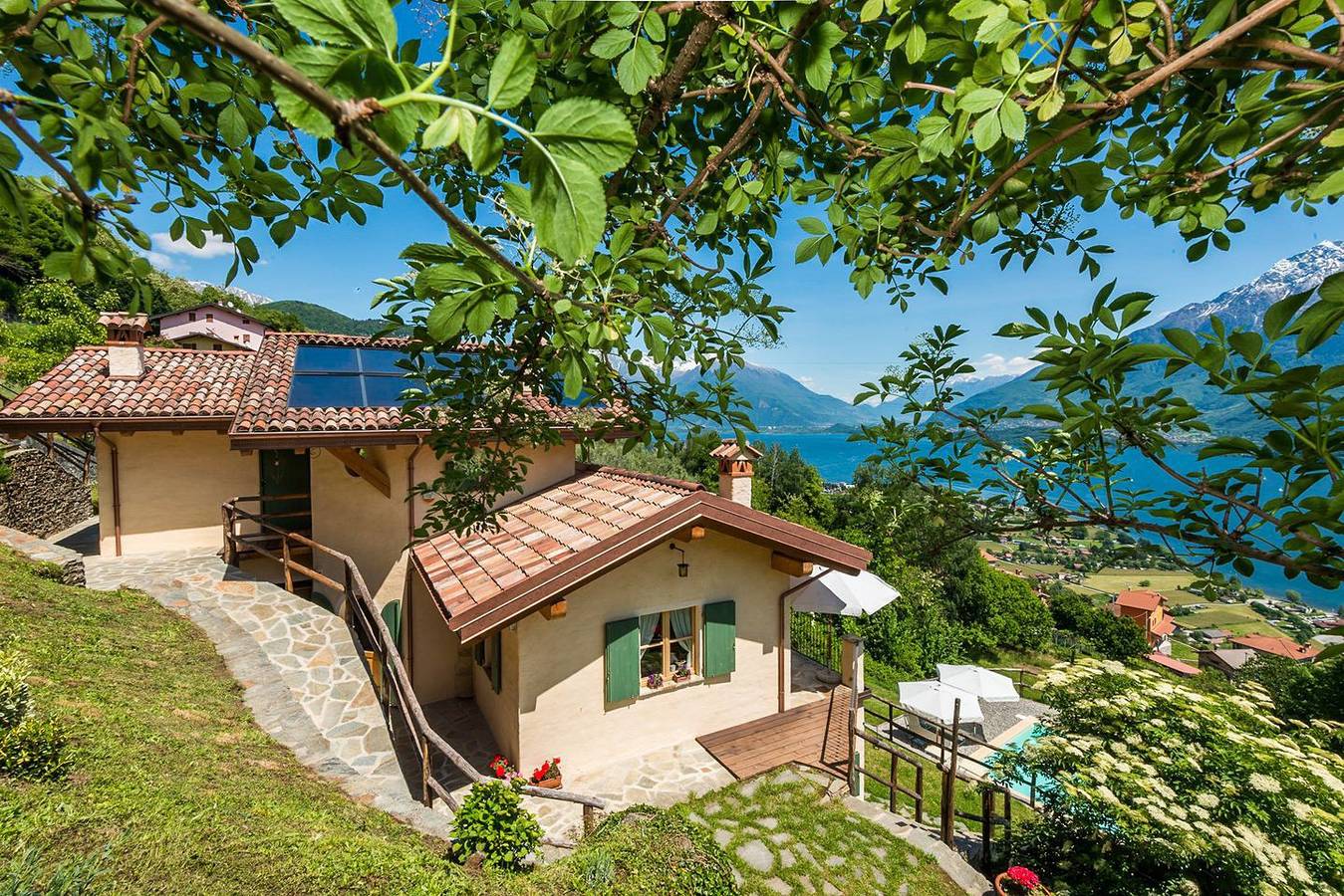 Ganze Wohnung, Frasca Ferienwohnung mit Pool in Stazzona und Umgebung, Comer See
