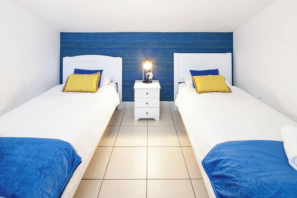 Entire apartment, Silvercoast Apartments - Bells - Swimming pool, Jacuzzi & amazing sea views in Peniche, Leiria District