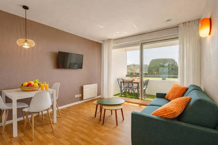 Gîte pour 4 personnes, avec terrasse et piscine, adapté aux familles dans Golf d'Ilbarritz - 3