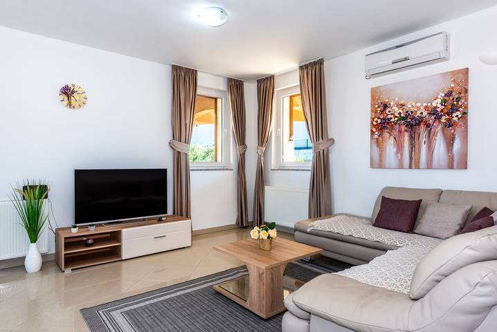 Ferienhaus für 10 Personen, mit Kinderpool in Razanac - 4