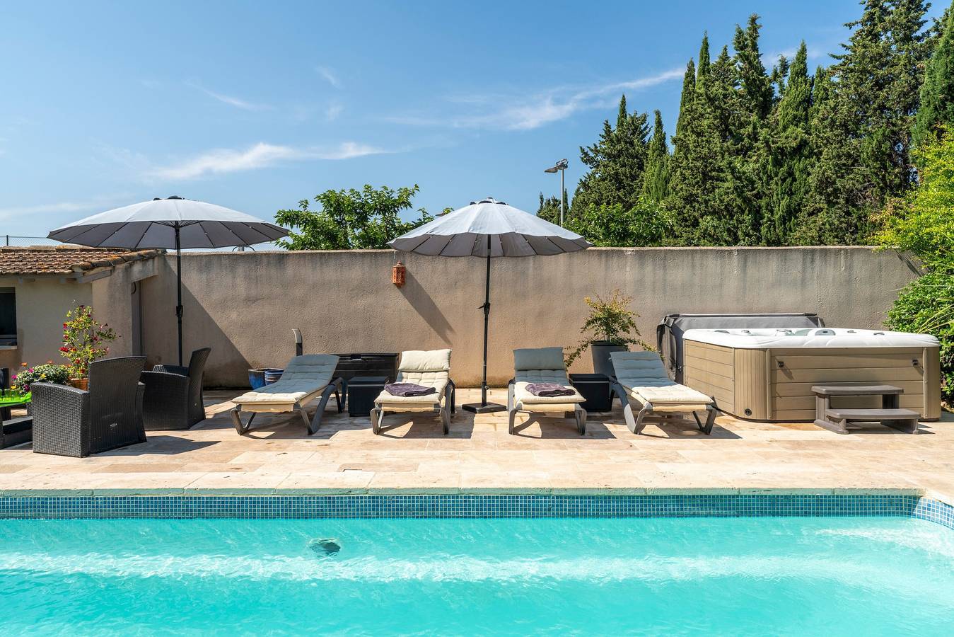Maison de campagne 'Le Mas' avec piscine partagée, Wi-Fi et climatisation in Graveson, Région d'Arles