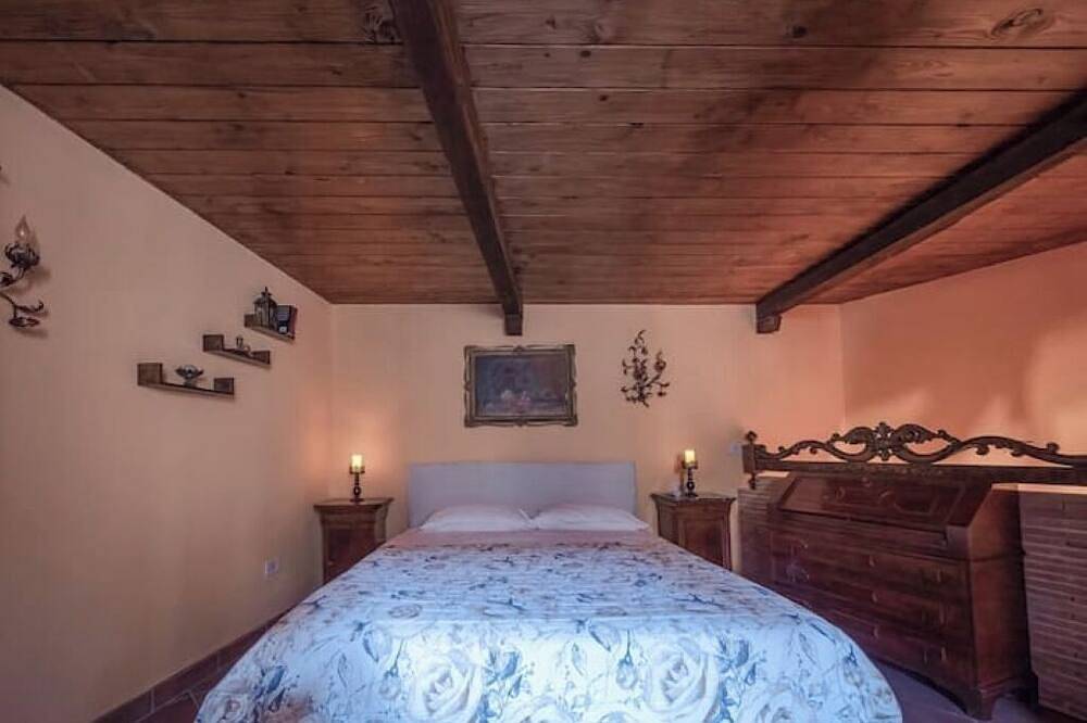 Entire apartment, \"Wine cave\" in Bracciano, Lake Bracciano
