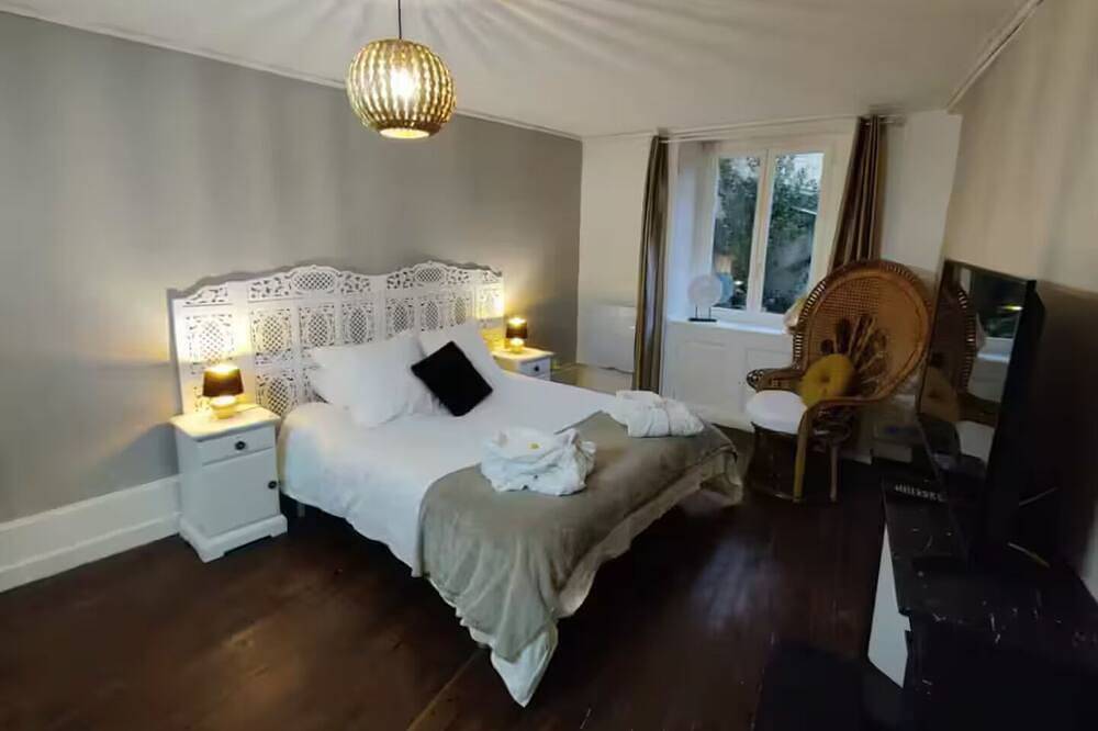 Entire apartment, Suite Eden private jacuzzi in Chaumont, Haute-Marne