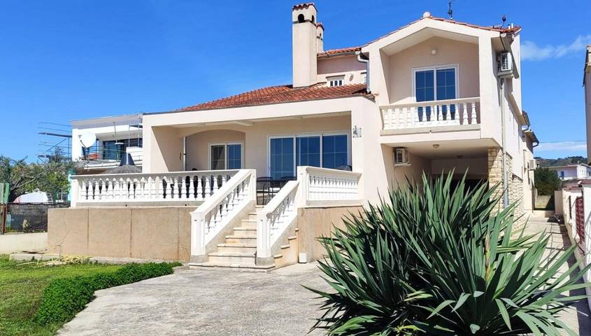 Villa pour 10 personnes, avec balcon et vue à Tribunj - 2