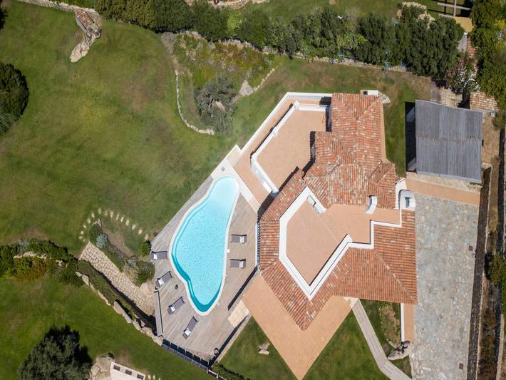 Villa pour 8 personnes, avec jardin ainsi que terrasse et piscine